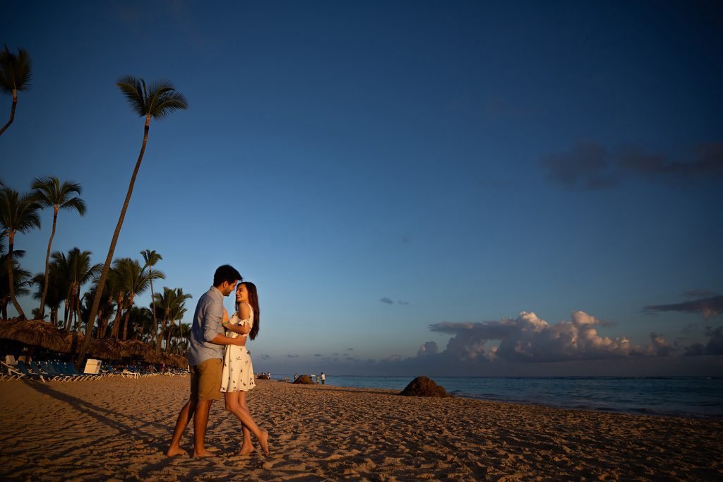 Ace Your Sunset Photoshoot: Golden Hour Glamour in 2025